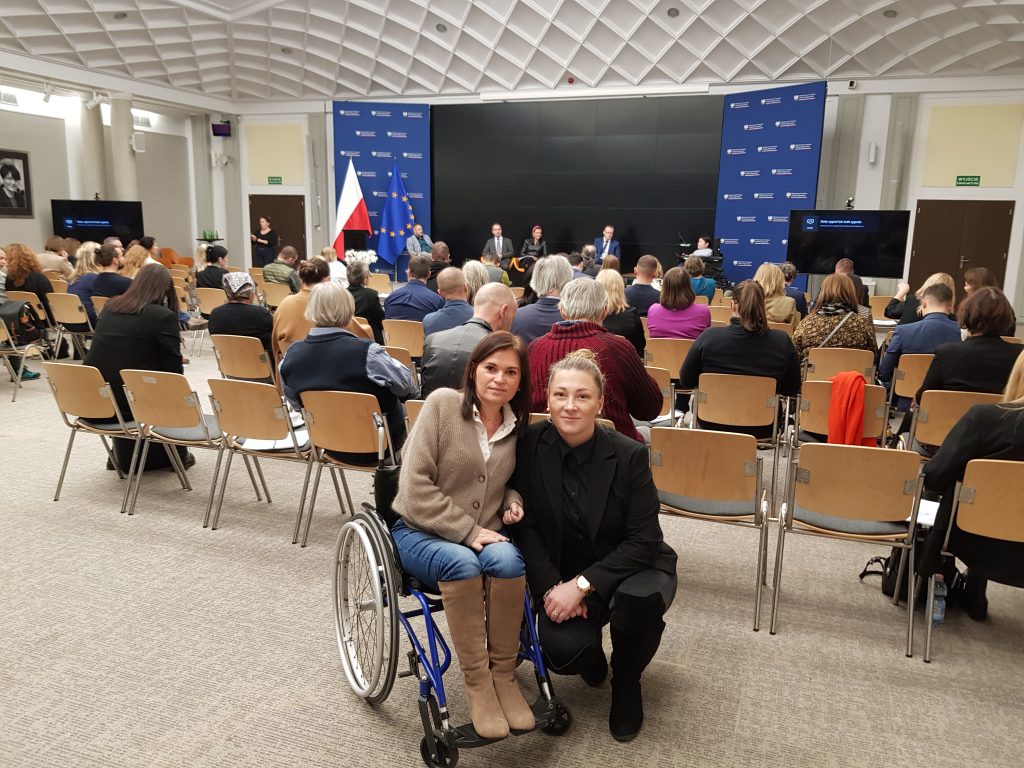 Aneta Olkowska i Urszula Prasał na seminarium „Dostępność: trendy, perspektywy, strategie!”.