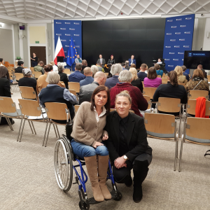 Aneta Olkowska i Urszula Prasał na seminarium „Dostępność: trendy, perspektywy, strategie!”.