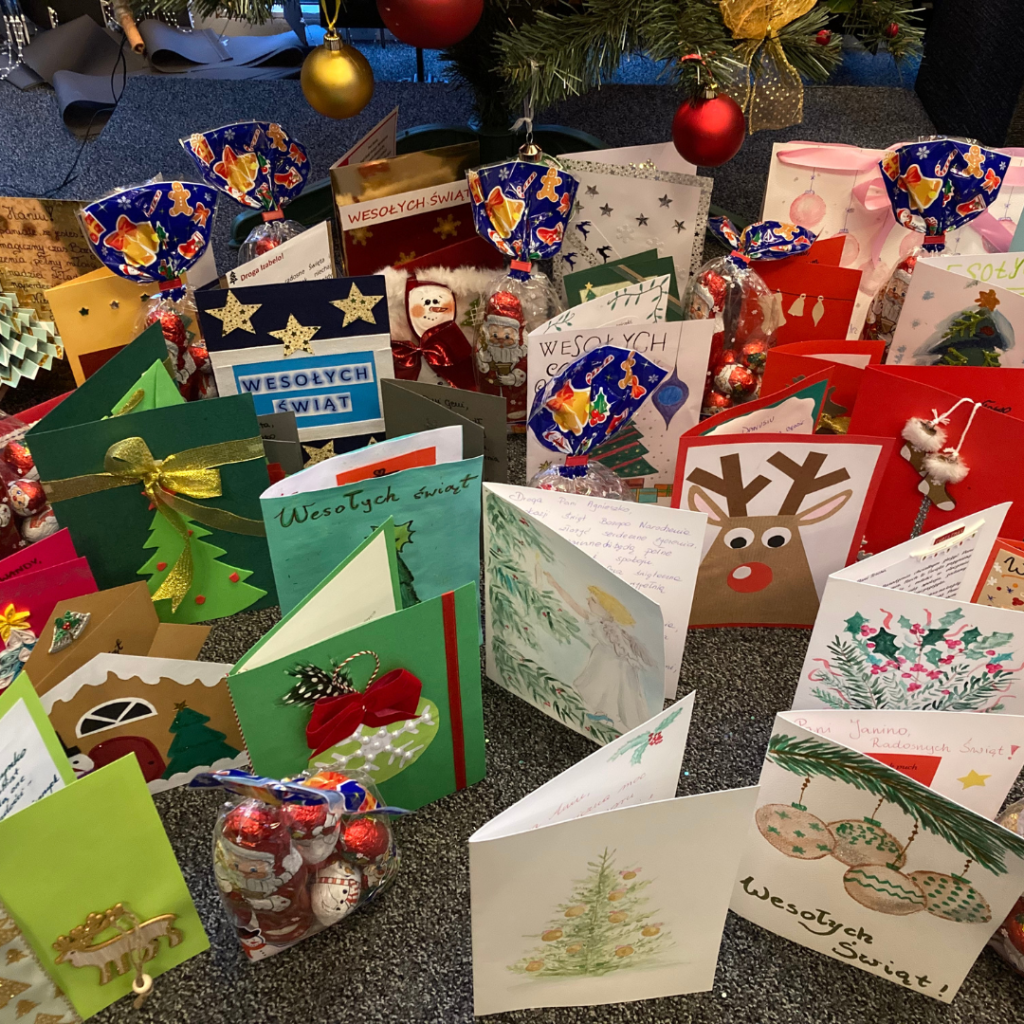 Kartki dla seniorów przygotowane przez pracowników Fundacji Wspierania Zrównoważonego Rozwoju